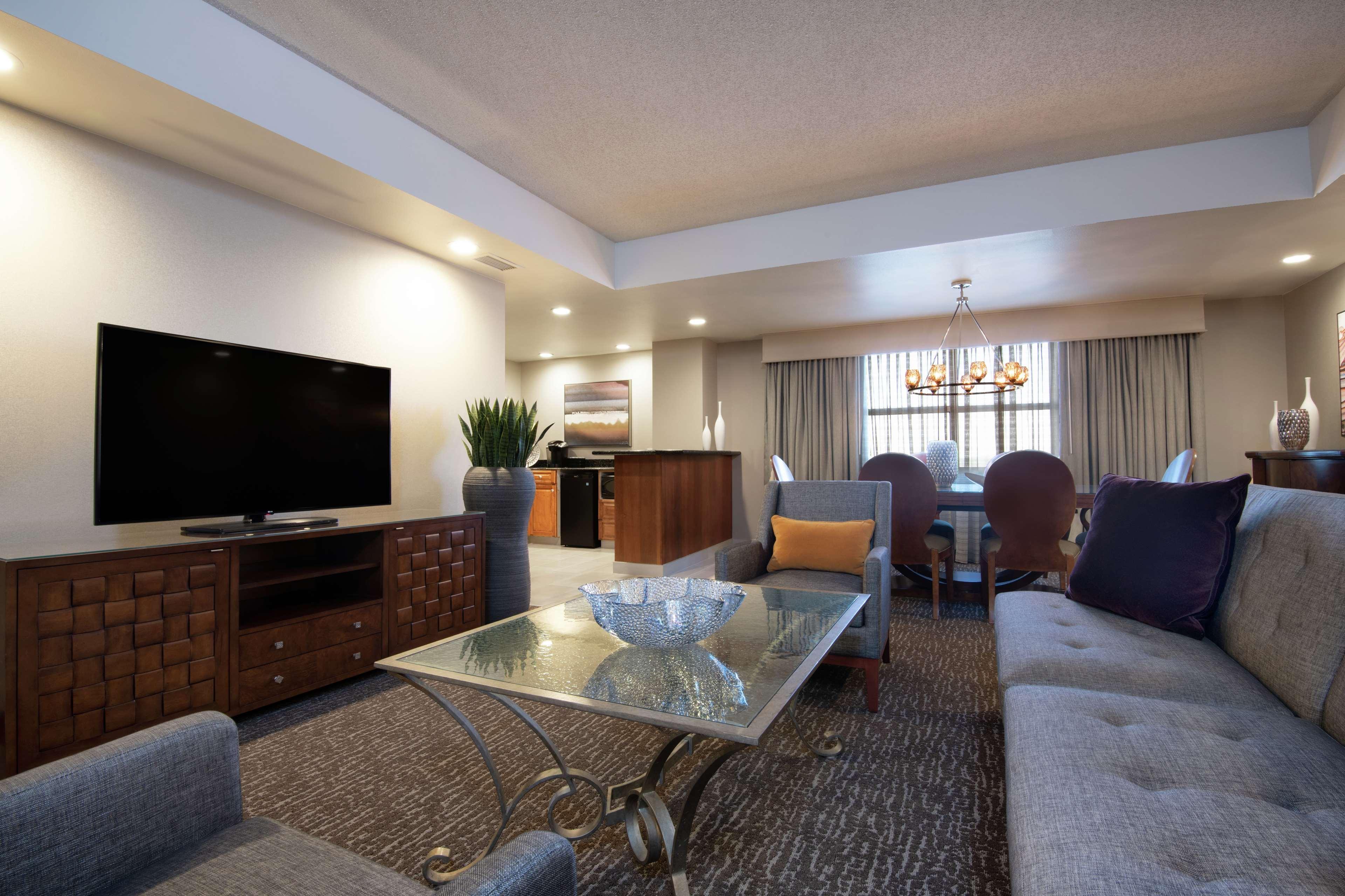 Embassy Suites Northwest Arkansas - Hotel, Spa & Convention Center Rogers Dış mekan fotoğraf
