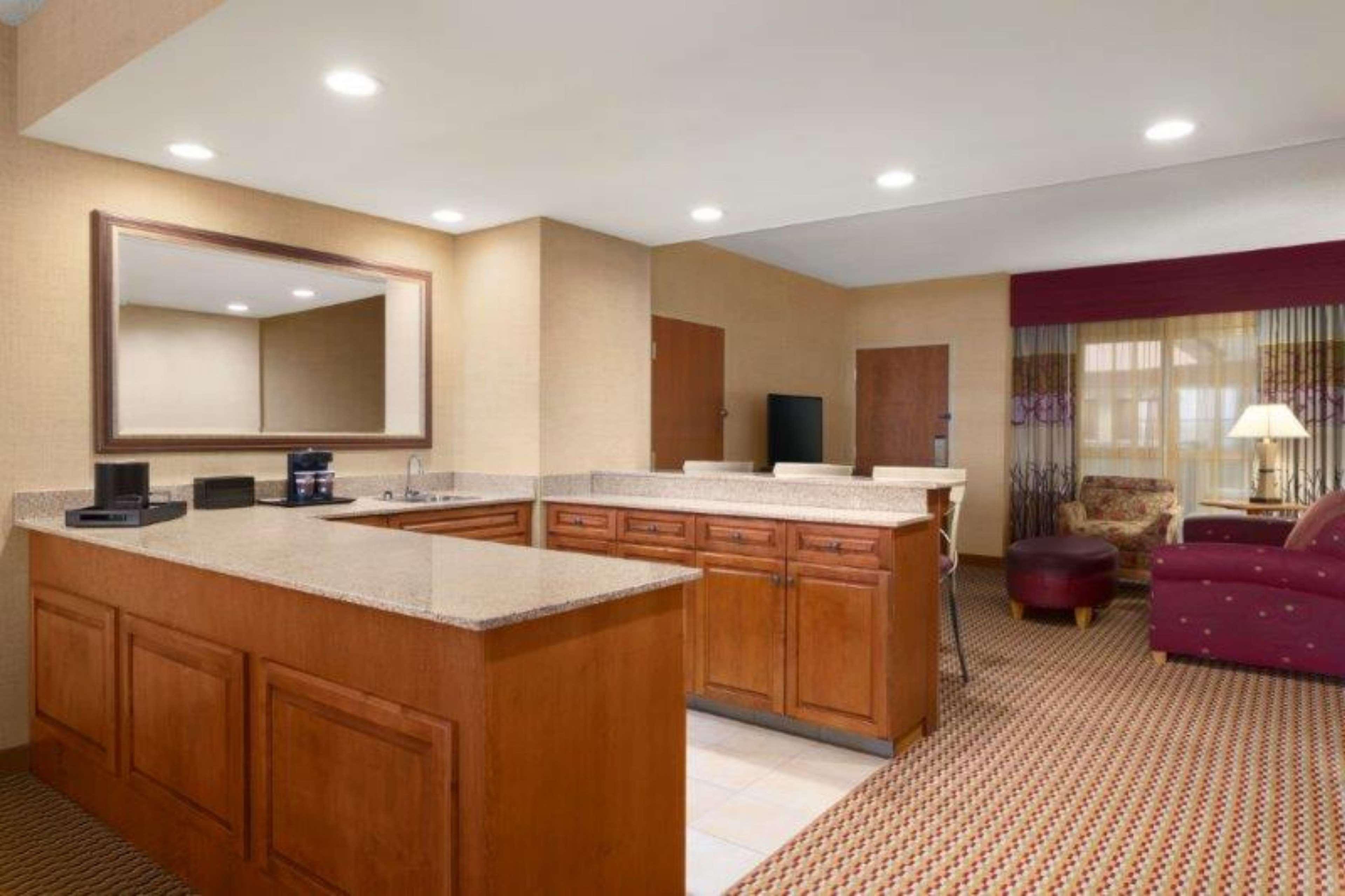 Embassy Suites Northwest Arkansas - Hotel, Spa & Convention Center Rogers Dış mekan fotoğraf