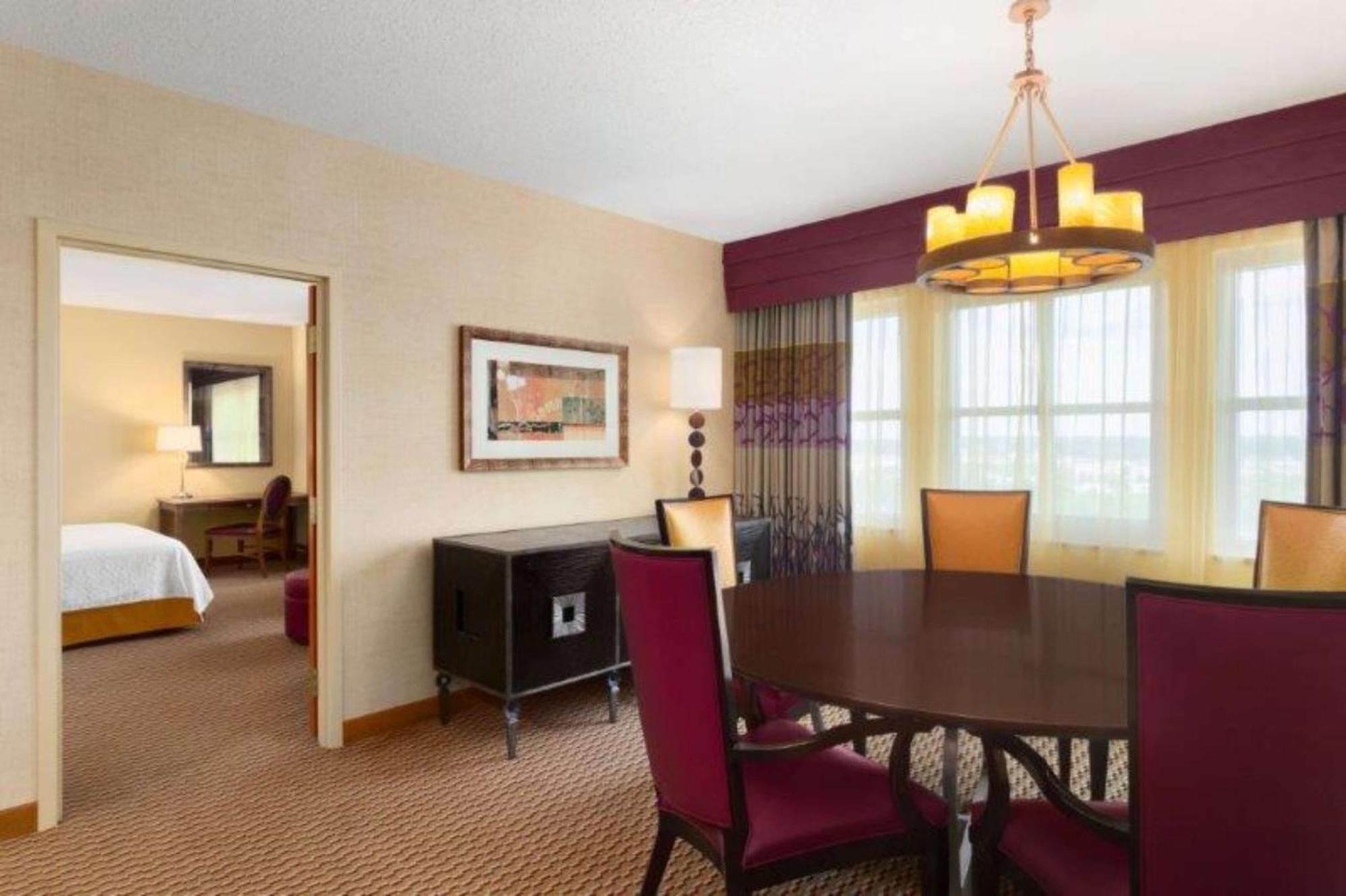 Embassy Suites Northwest Arkansas - Hotel, Spa & Convention Center Rogers Dış mekan fotoğraf