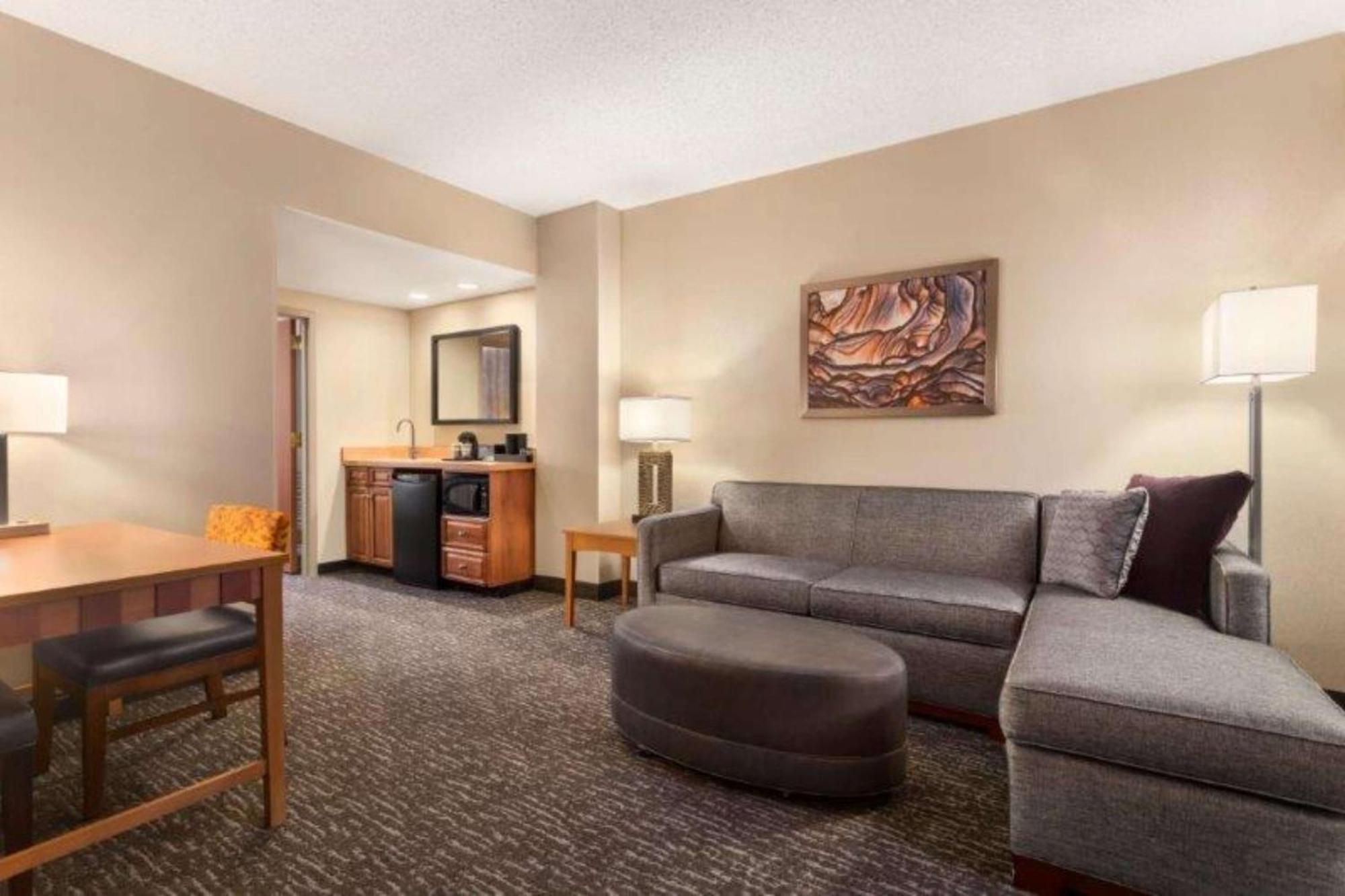 Embassy Suites Northwest Arkansas - Hotel, Spa & Convention Center Rogers Dış mekan fotoğraf