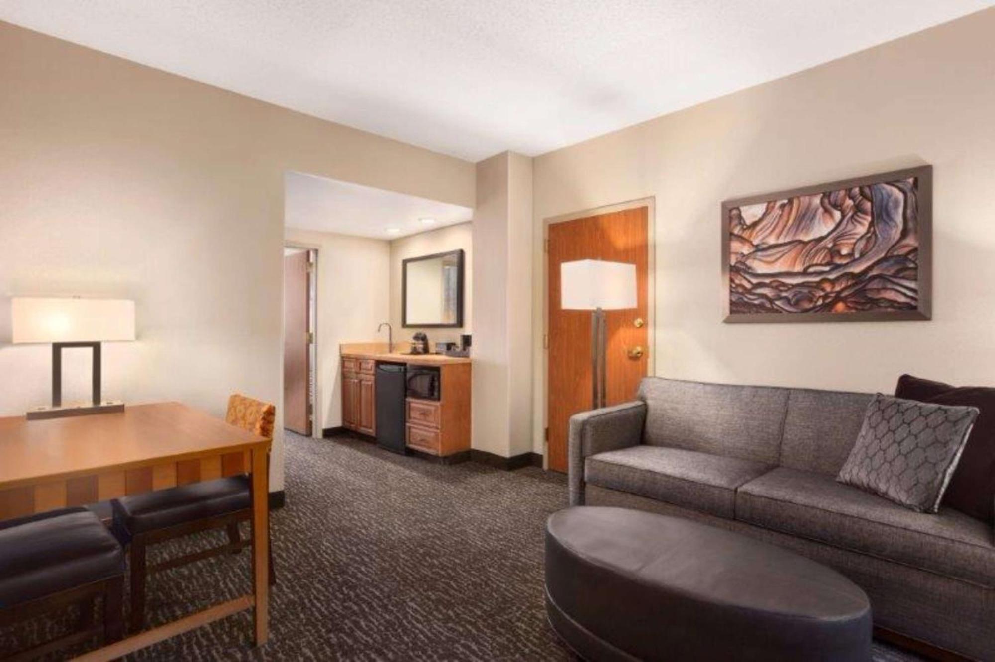 Embassy Suites Northwest Arkansas - Hotel, Spa & Convention Center Rogers Dış mekan fotoğraf